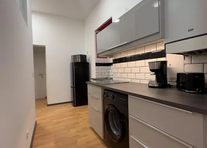 2 Bedroom In Vibrant Area Near U3 & Westbahnhof *